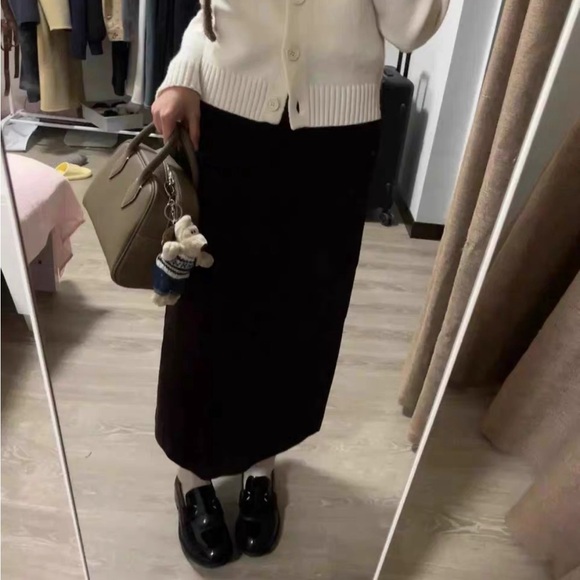 Black corduroy maxi skirt - Picture 4 of 5